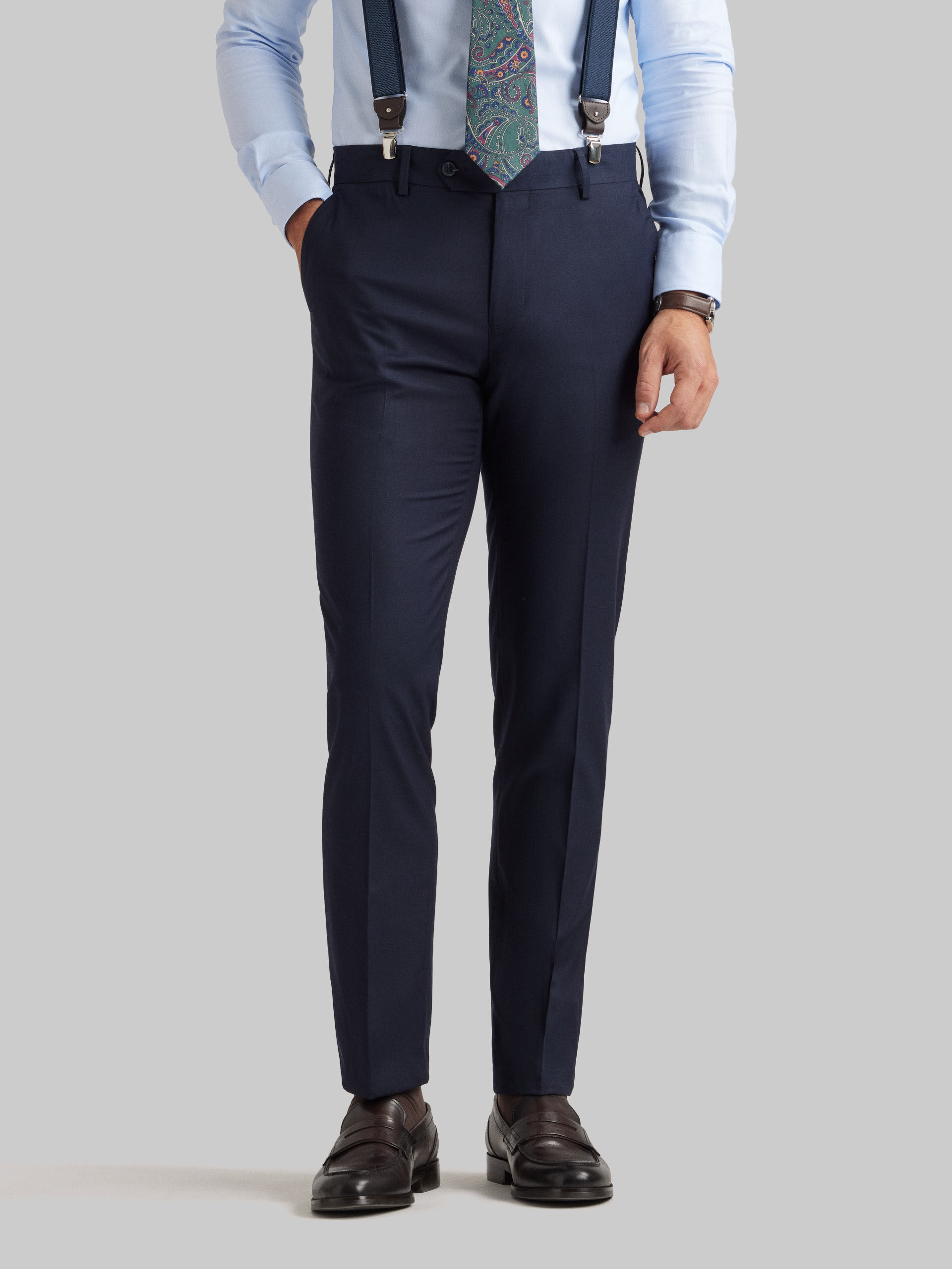 Pantalon negro camisa azul discount marino