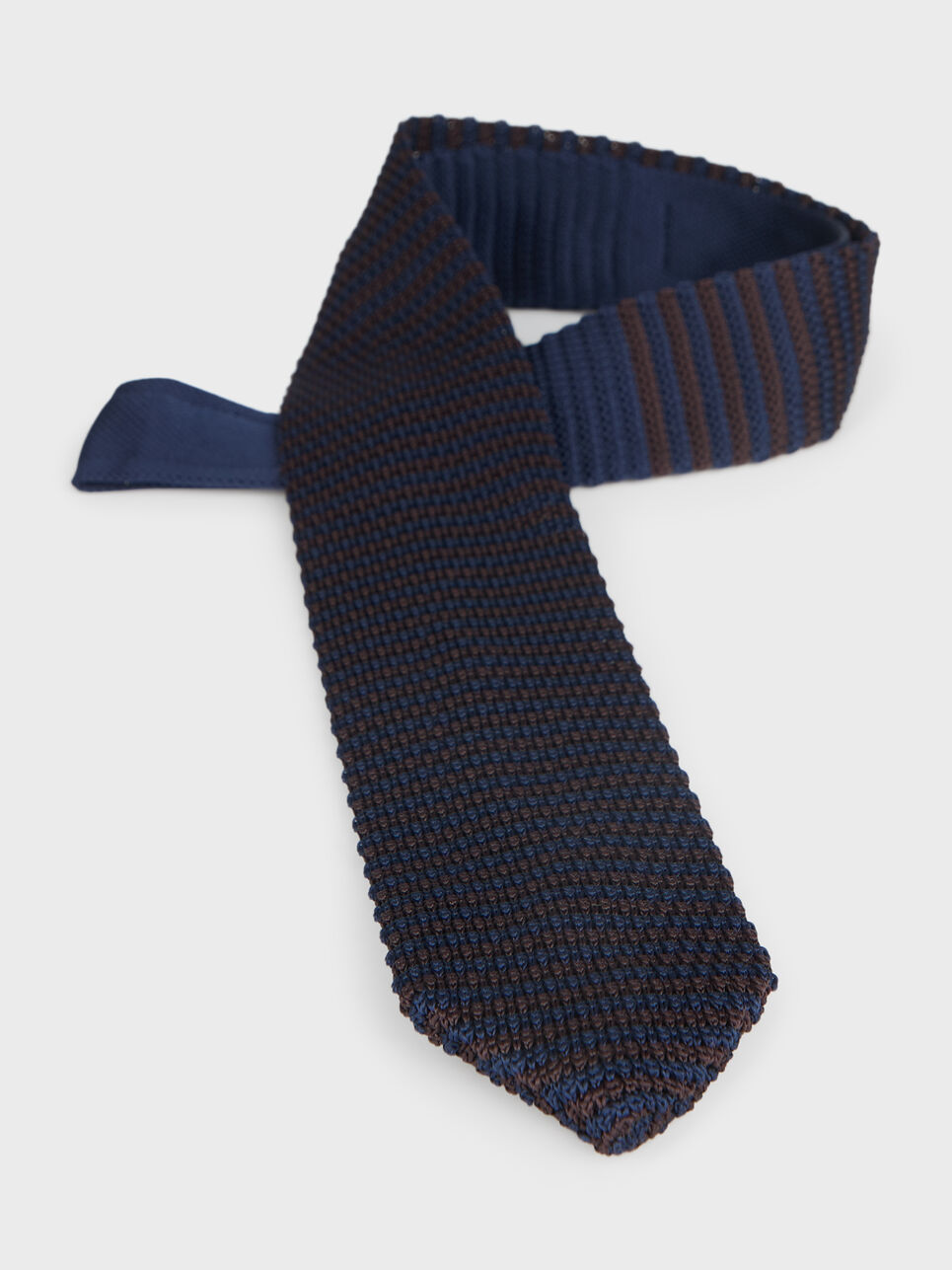 CORBATA PUNTO