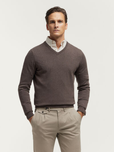 JERSEY V-NECK BASIC MARRÓN