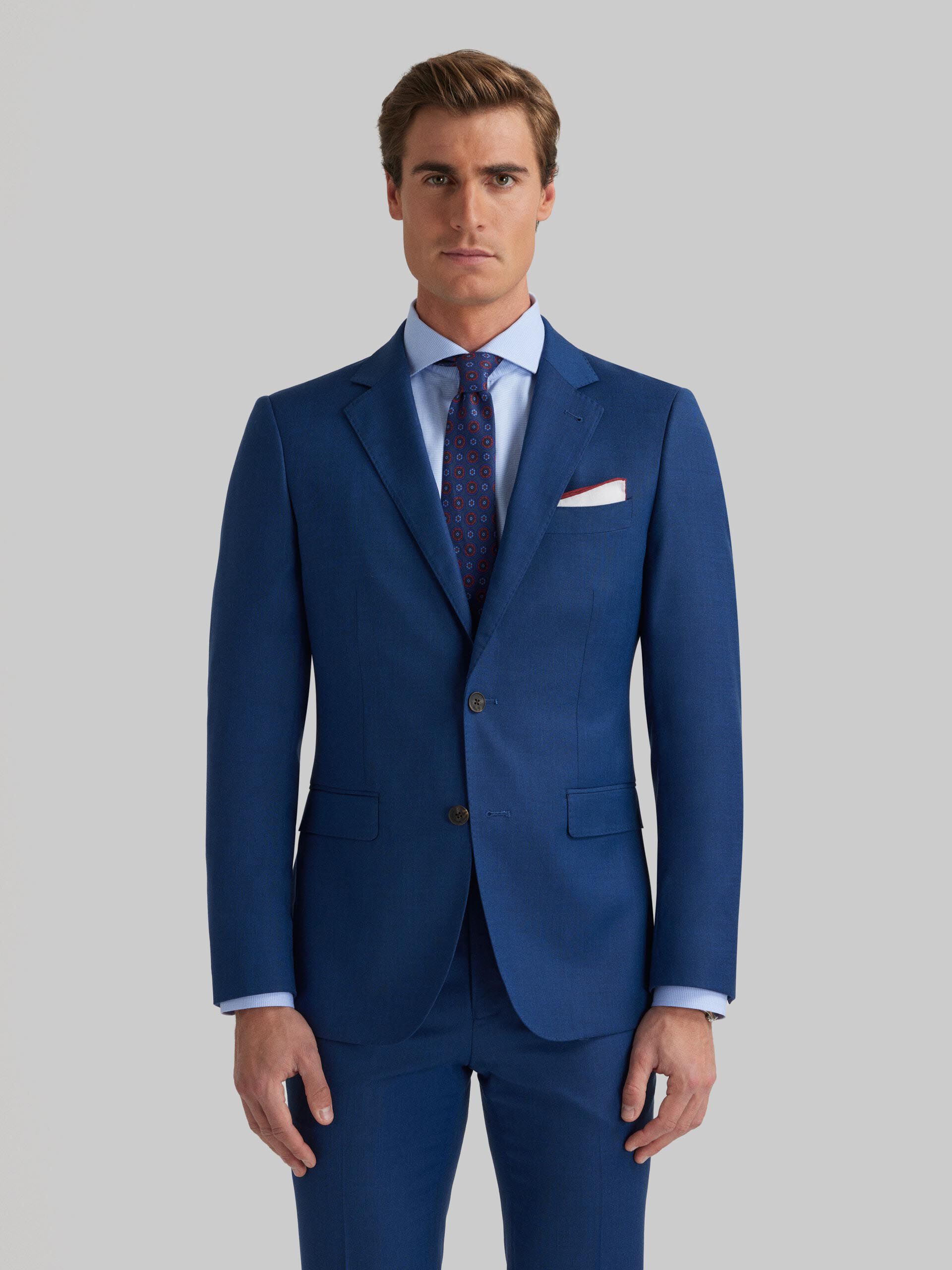 Traje azul marino online corbata negra
