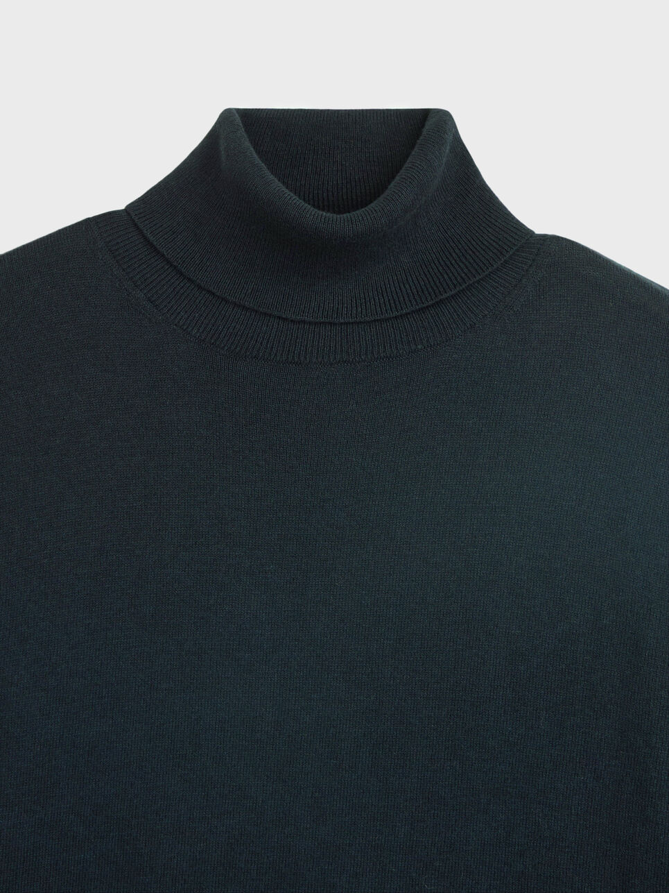 JERSEY ROLL COLLAR