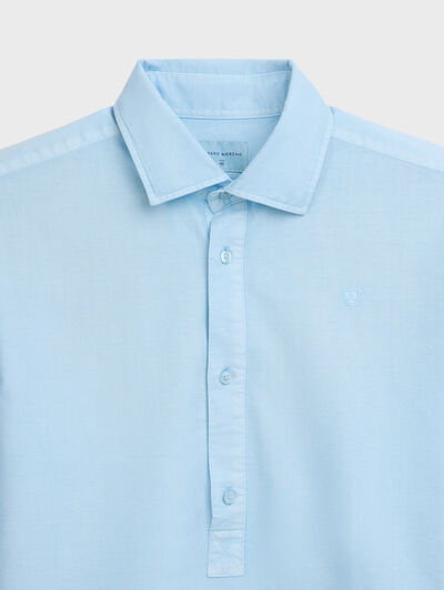 POLERA OXFORD DYE CELESTE