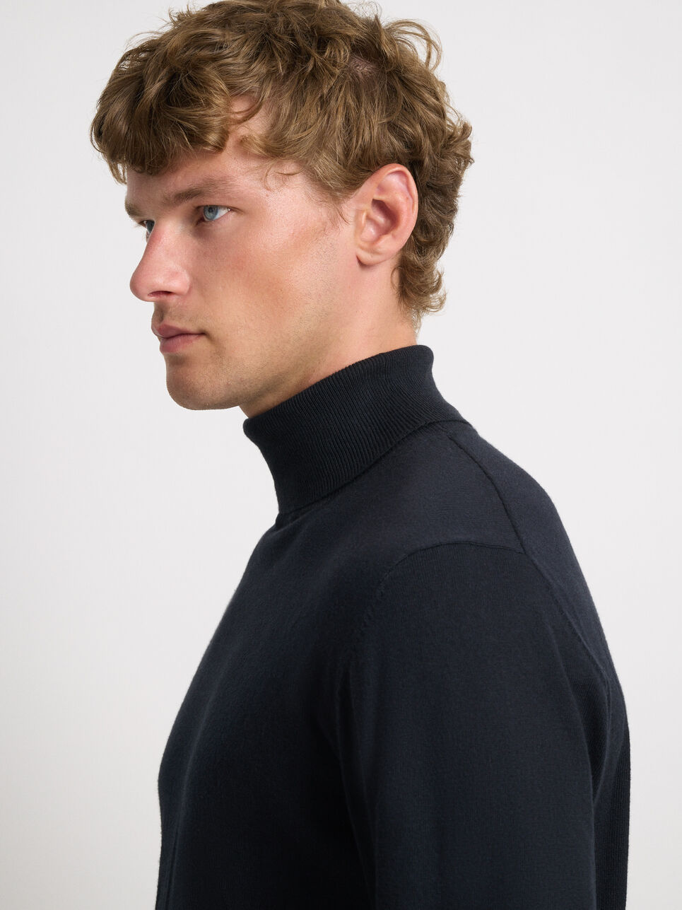 JERSEY ROLL COLLAR