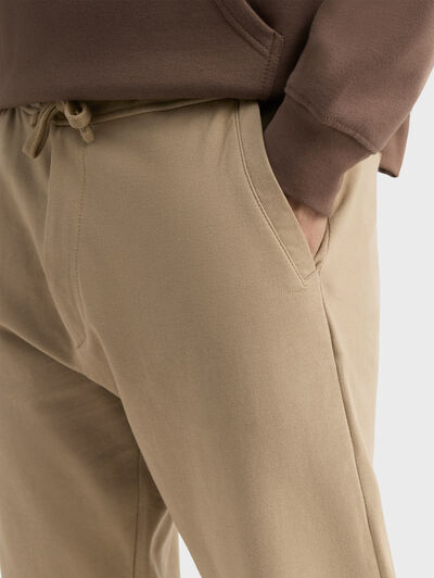 JOGGER CHINO PUNTO