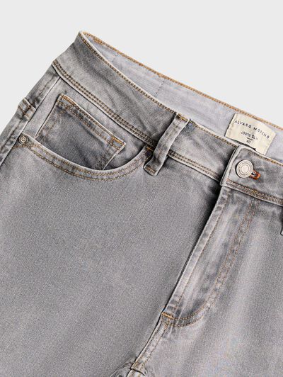 DENIM SLIM BASICO GRIS