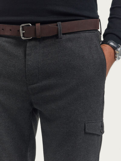 PANTALON CARGO FRANELA GRIS