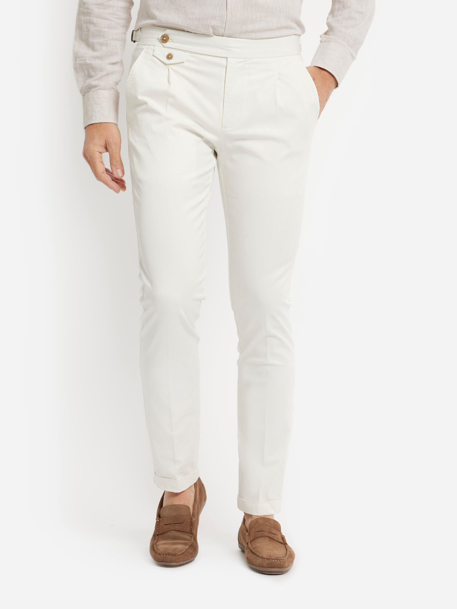 Pantalones tiro alto, la prenda que estiliza tu figura y te hace más bella