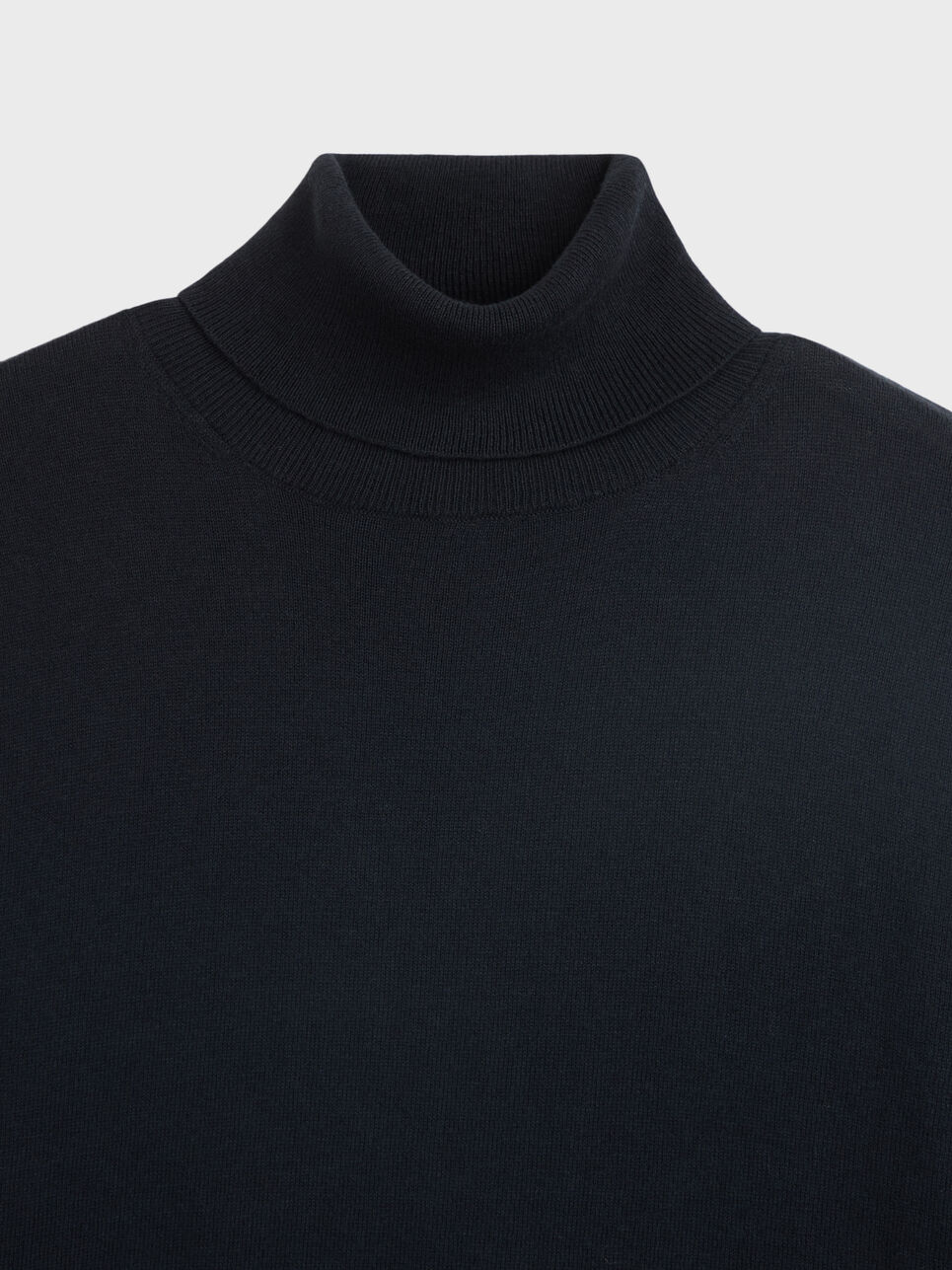 JERSEY ROLL COLLAR