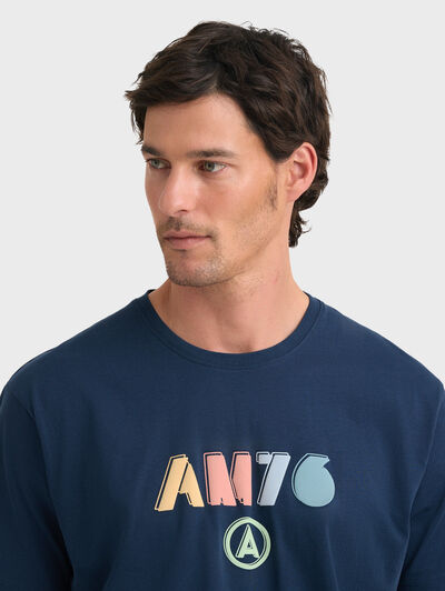 CAMISETA TYPO AZUL MARINO