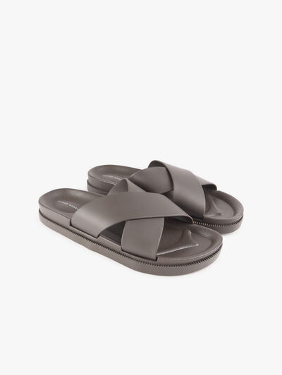 CHANCLAS SANDALS MARRÓN