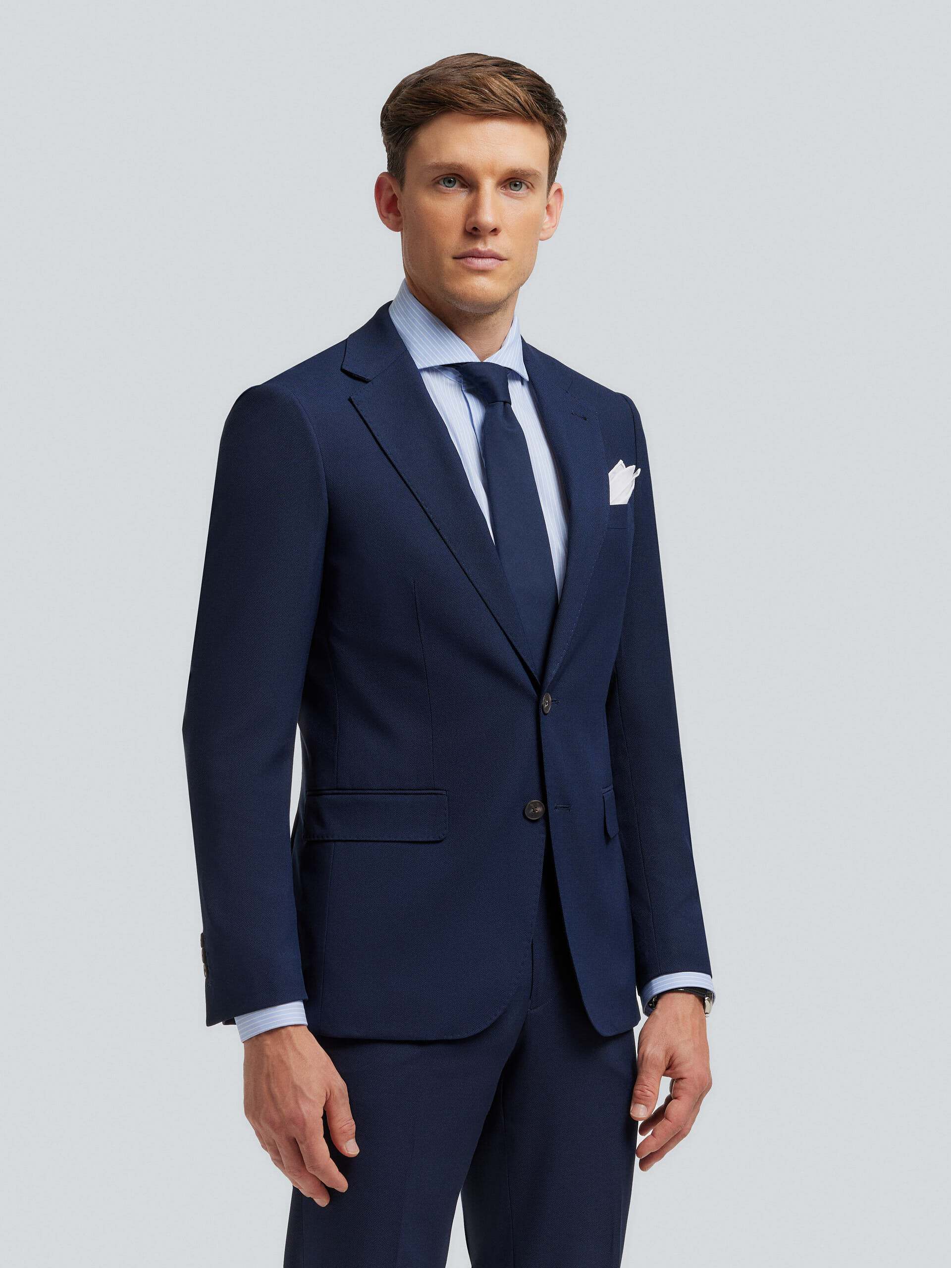 Alvaro moreno trajes novio 2025