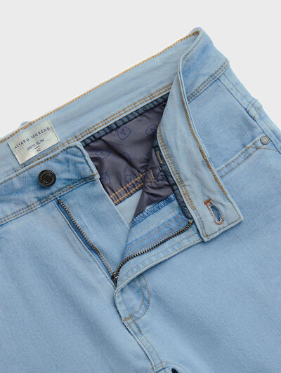 DENIM SLIM BASICO CELESTE