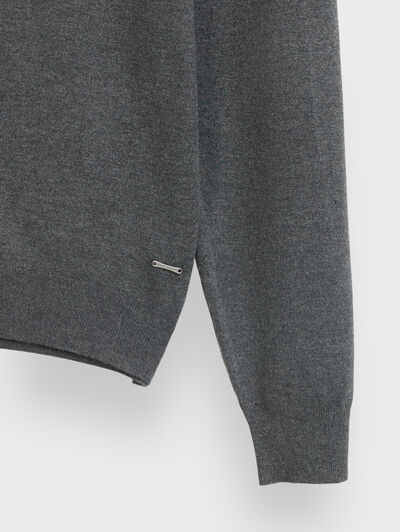 JERSEY CUELLO VUELTO GRIS