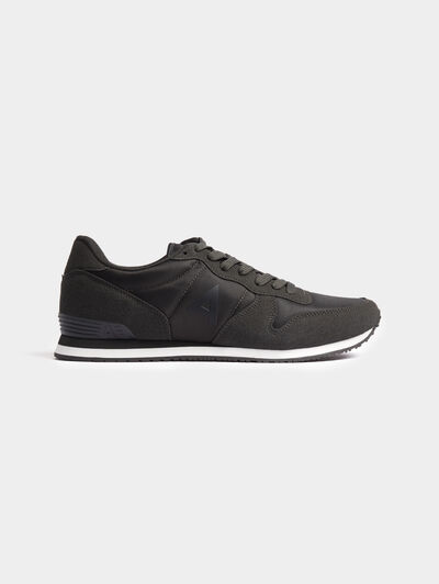 SNEAKERS BASICA GRIS OSCURO