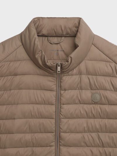 CHALECO NIRO CAMEL