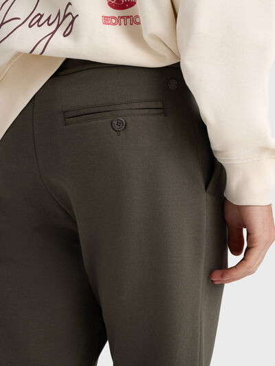 JOGGER CHINO PUNTO VERDE