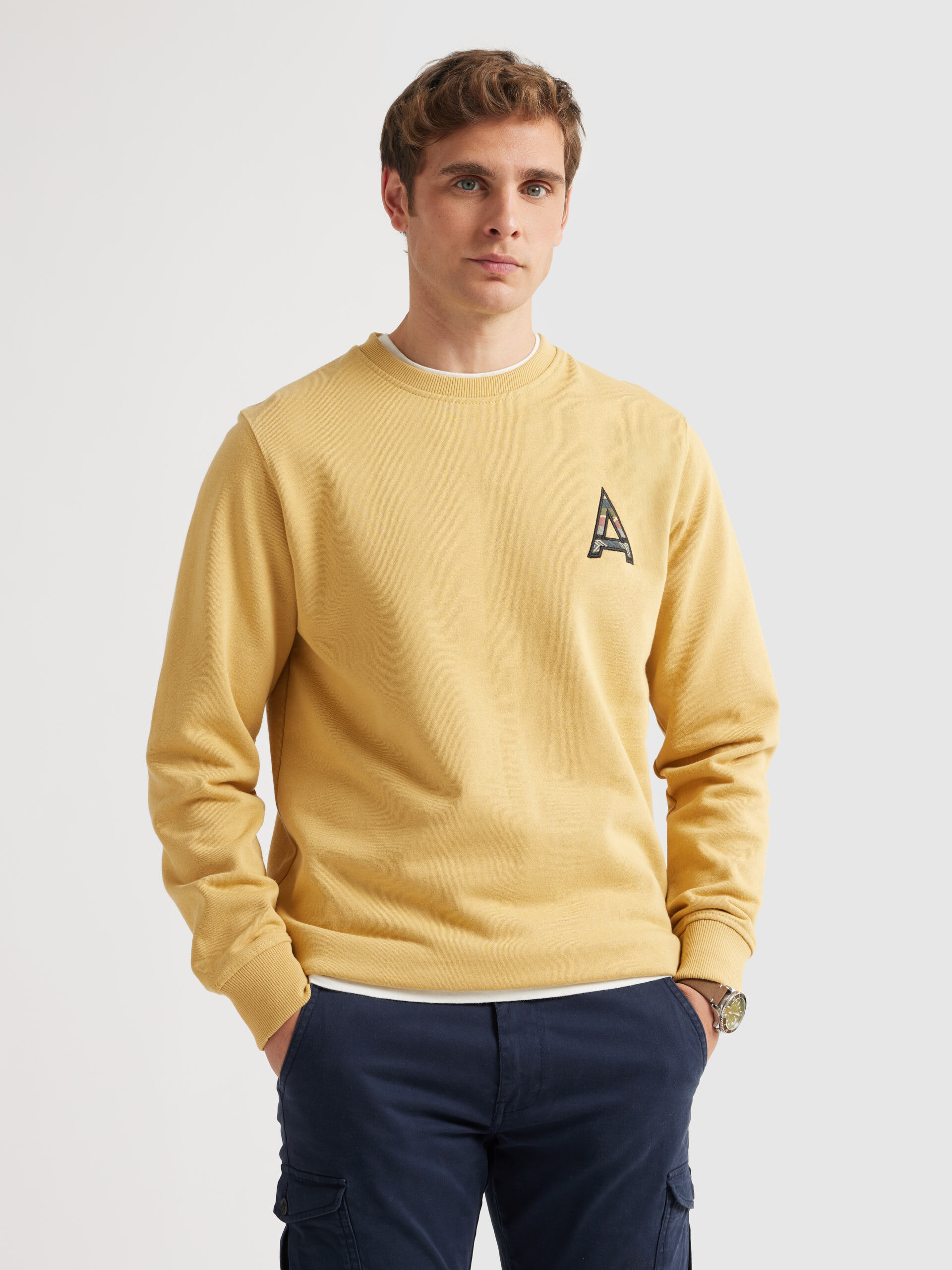 Sudaderas clearance color mostaza