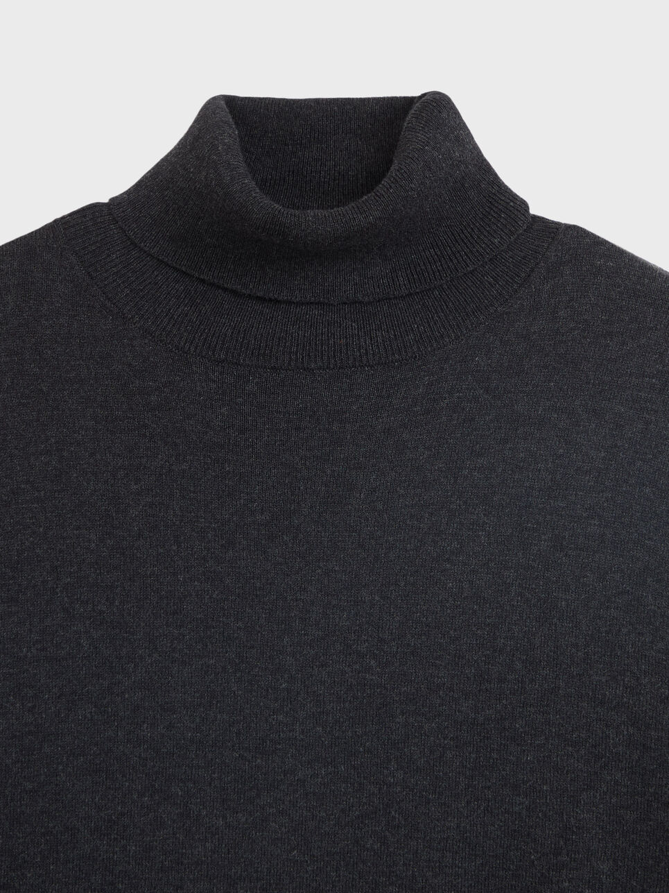 JERSEY ROLL COLLAR