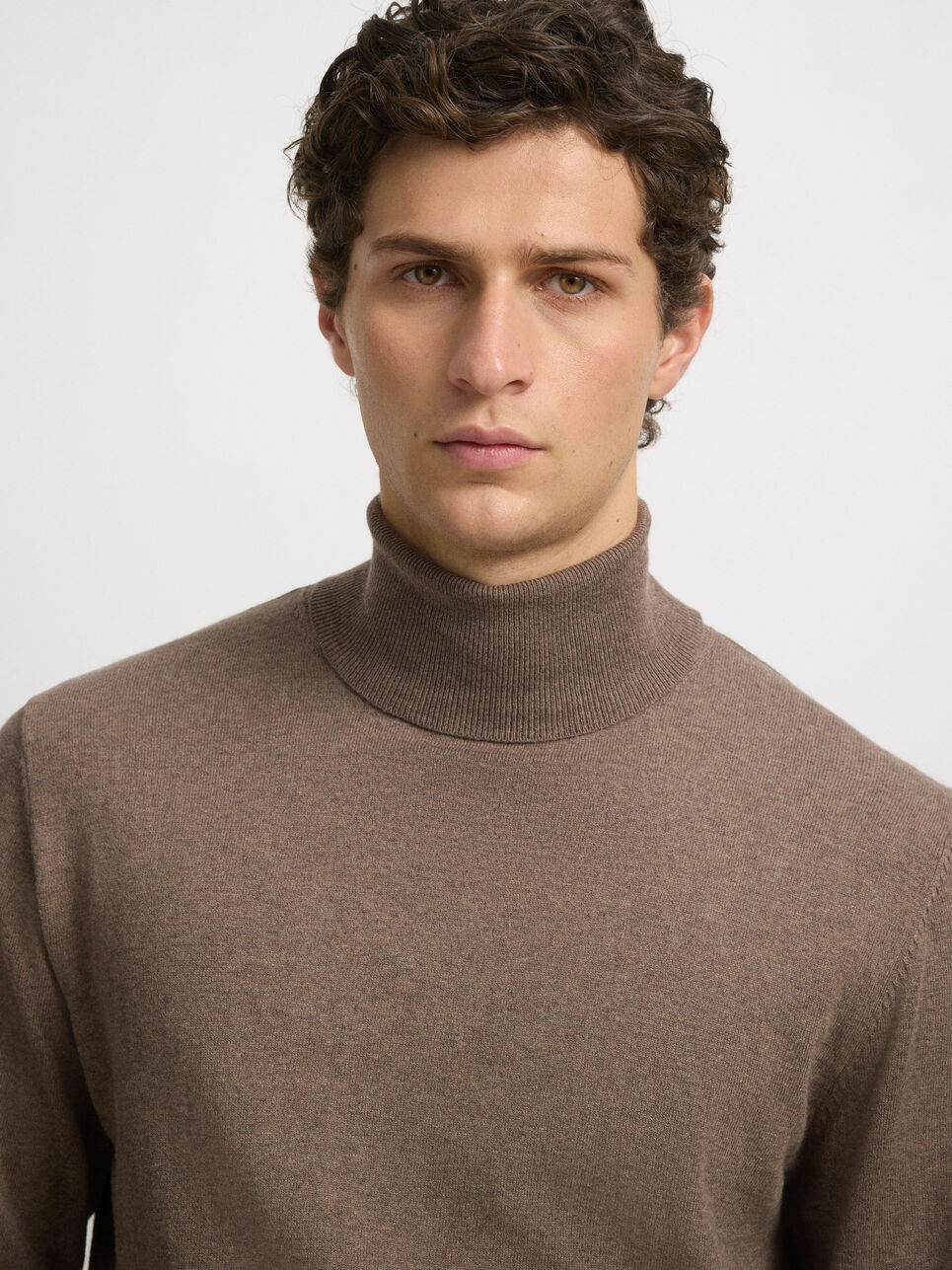 JERSEY ROLL COLLAR