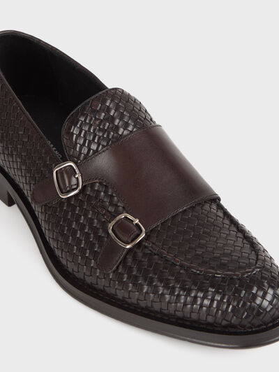 MOCASIN TRENZADO HEBILLAS MARR&Oacute;N