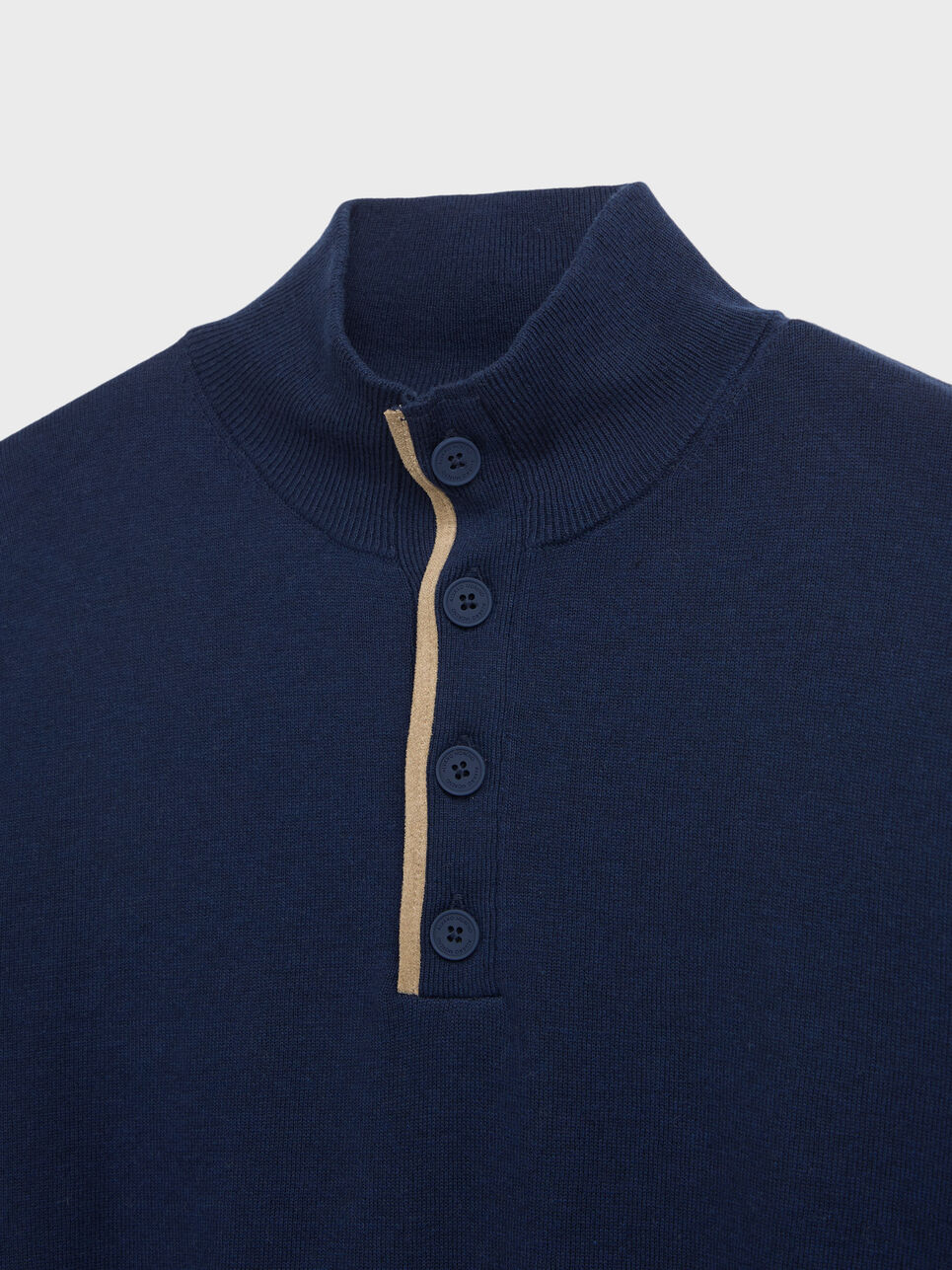 JERSEY BUTTON COLLAR