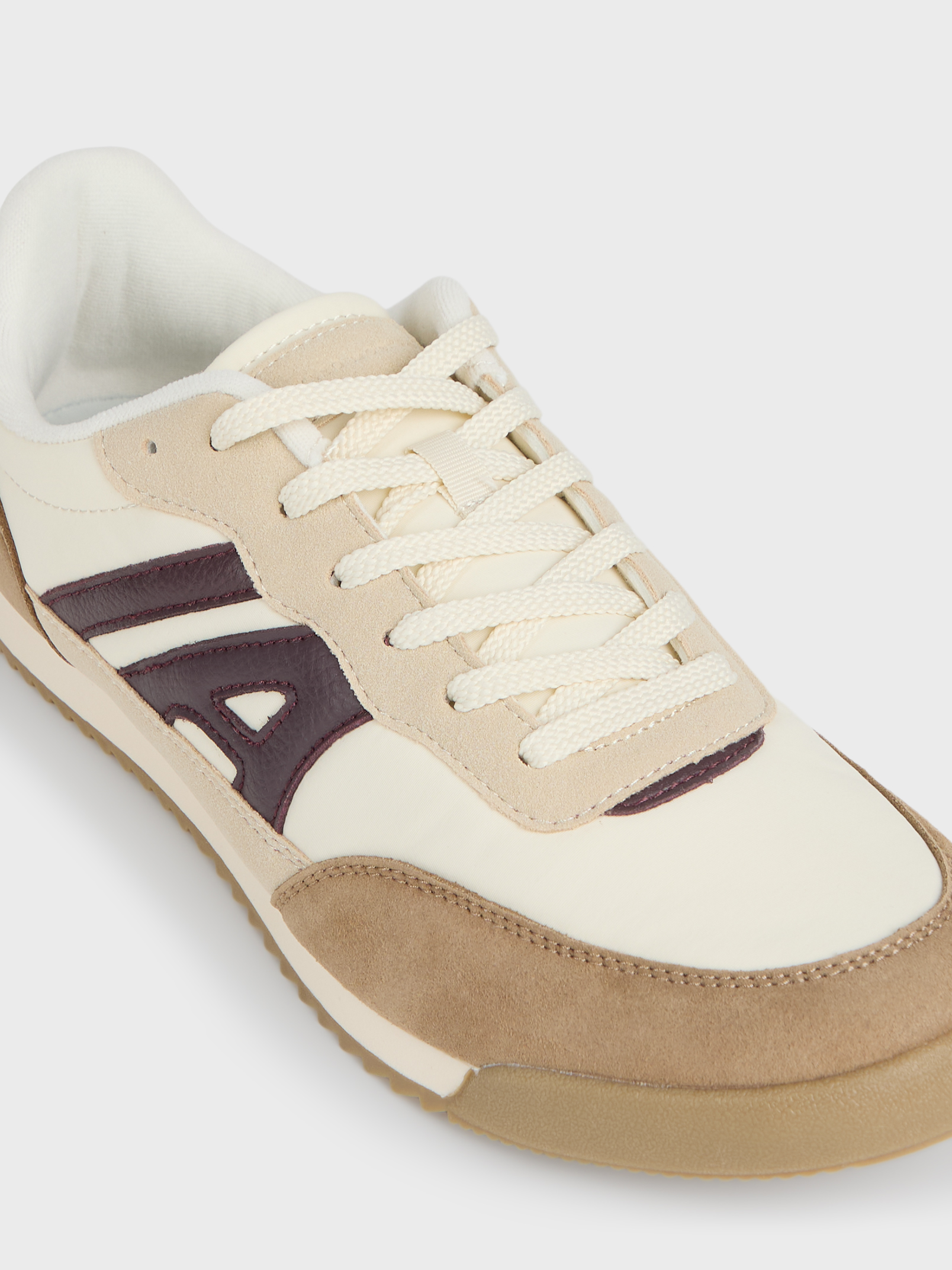 SNEAKERS SOCIETY