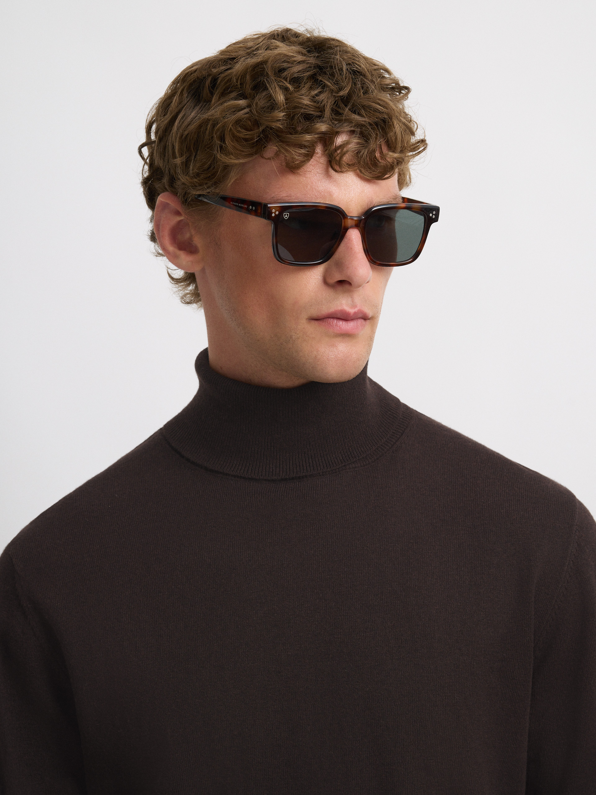 JERSEY ROLL COLLAR
