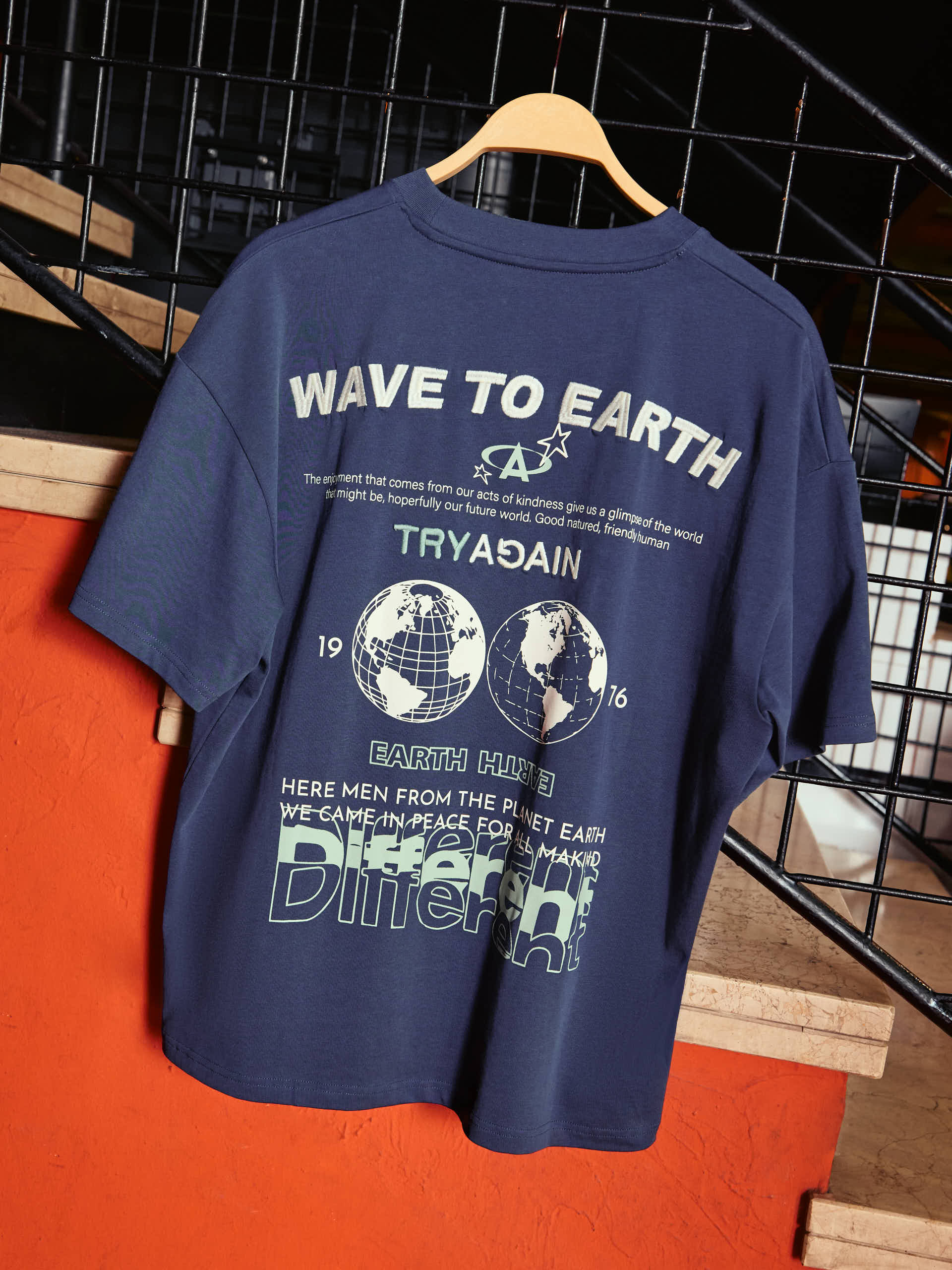 CAMISETA EARTH AZUL MARINO