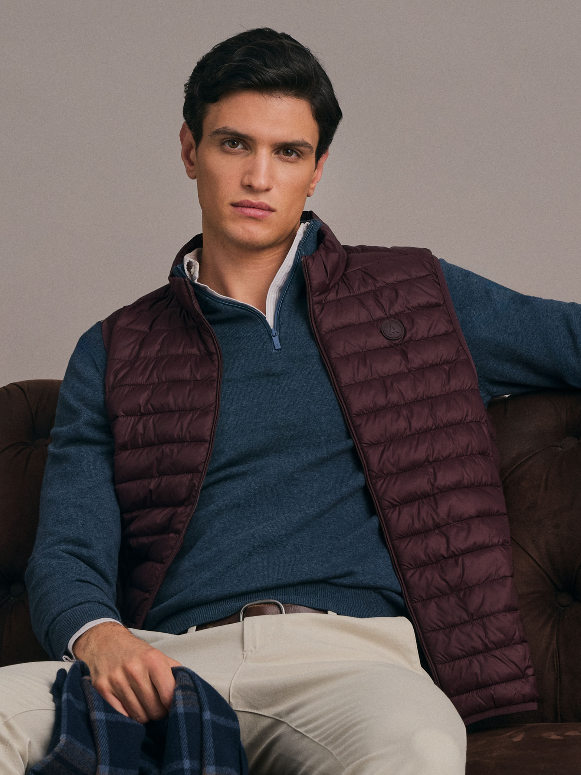 CHALECO NIRO BURDEOS