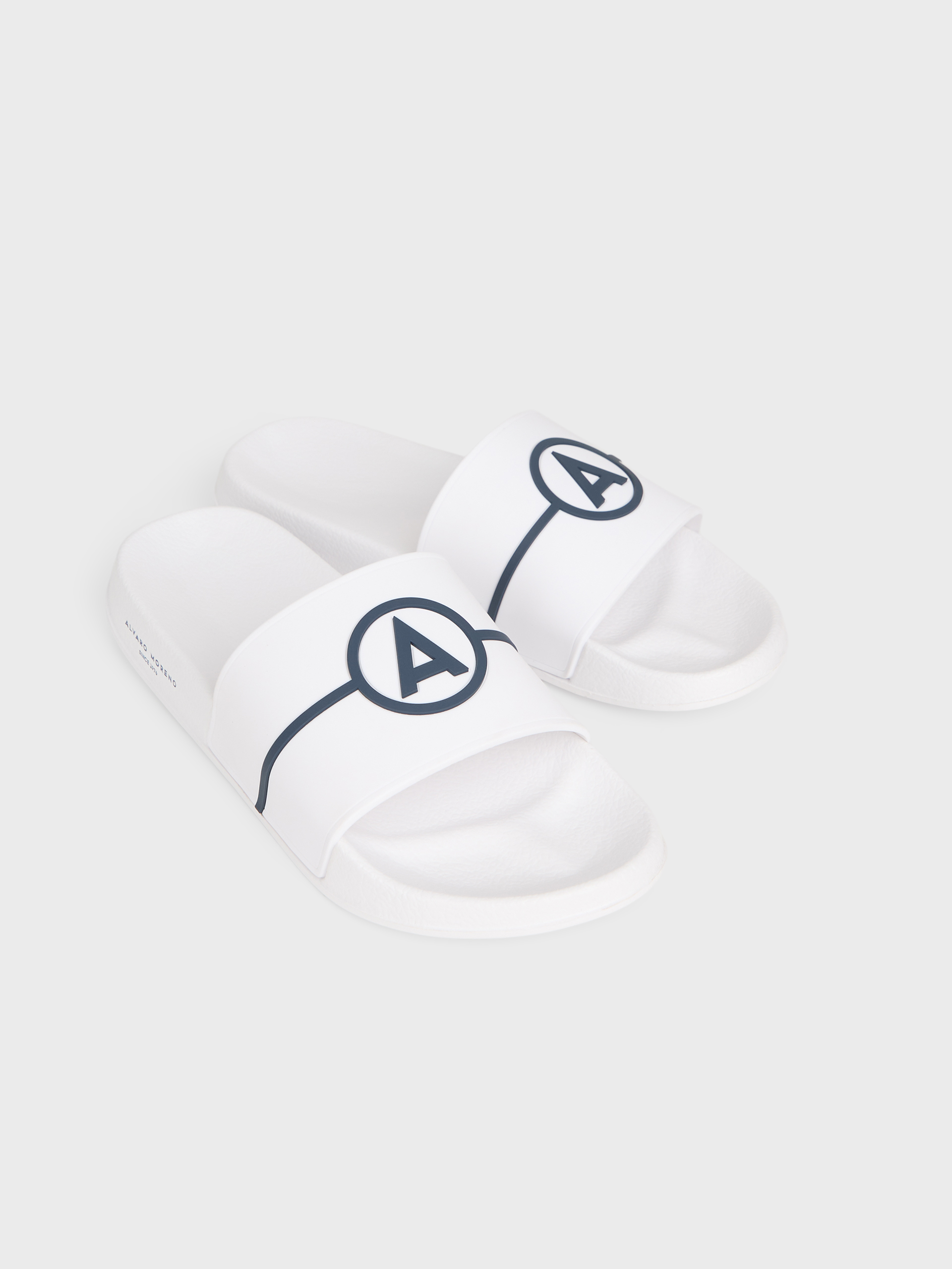 CHANCLAS LOGO BLANCO
