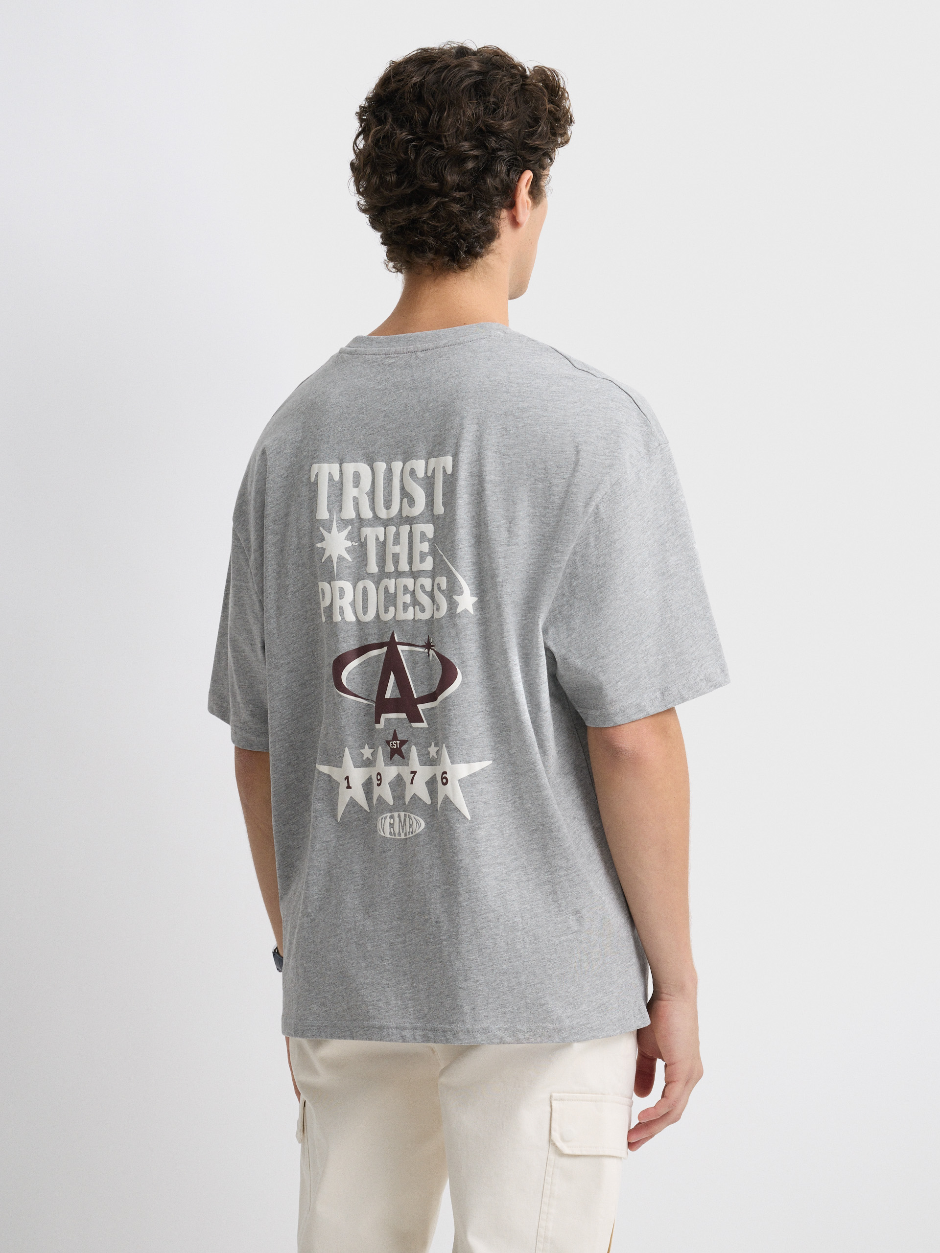 CAMISETA TRUST GRIS