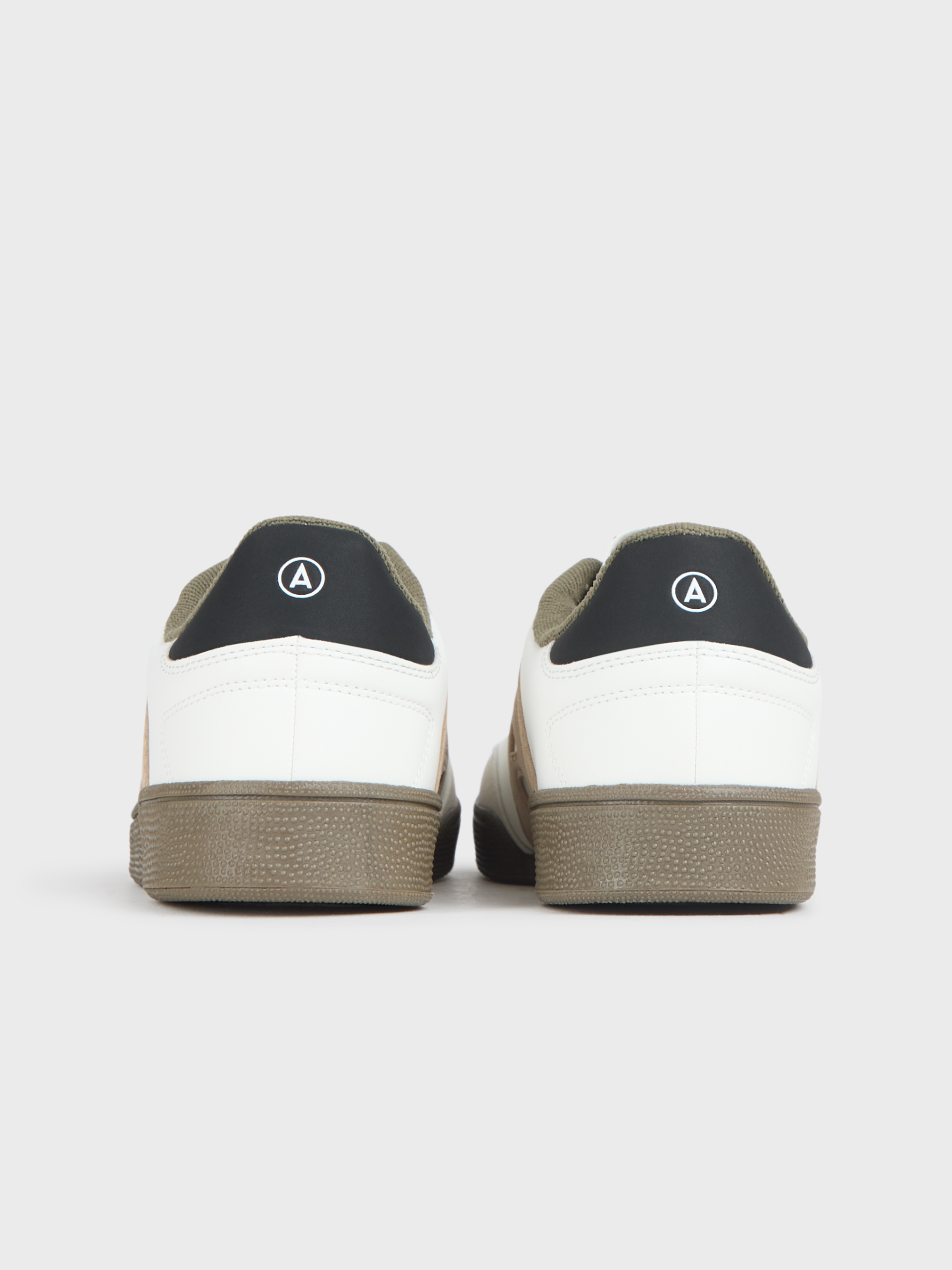 SNEAKERS BALL