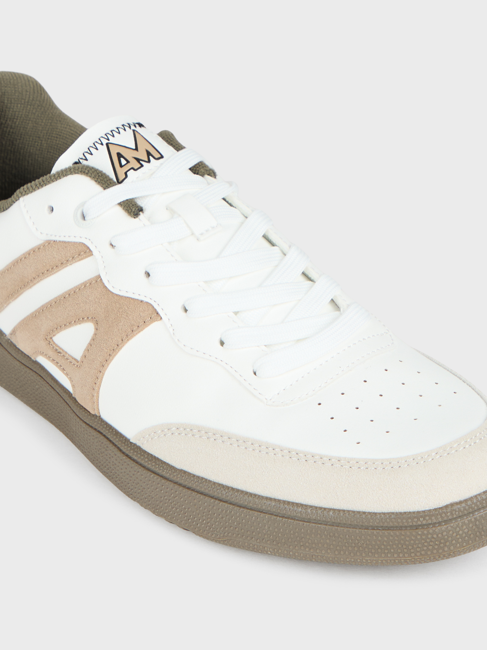 SNEAKERS BALL