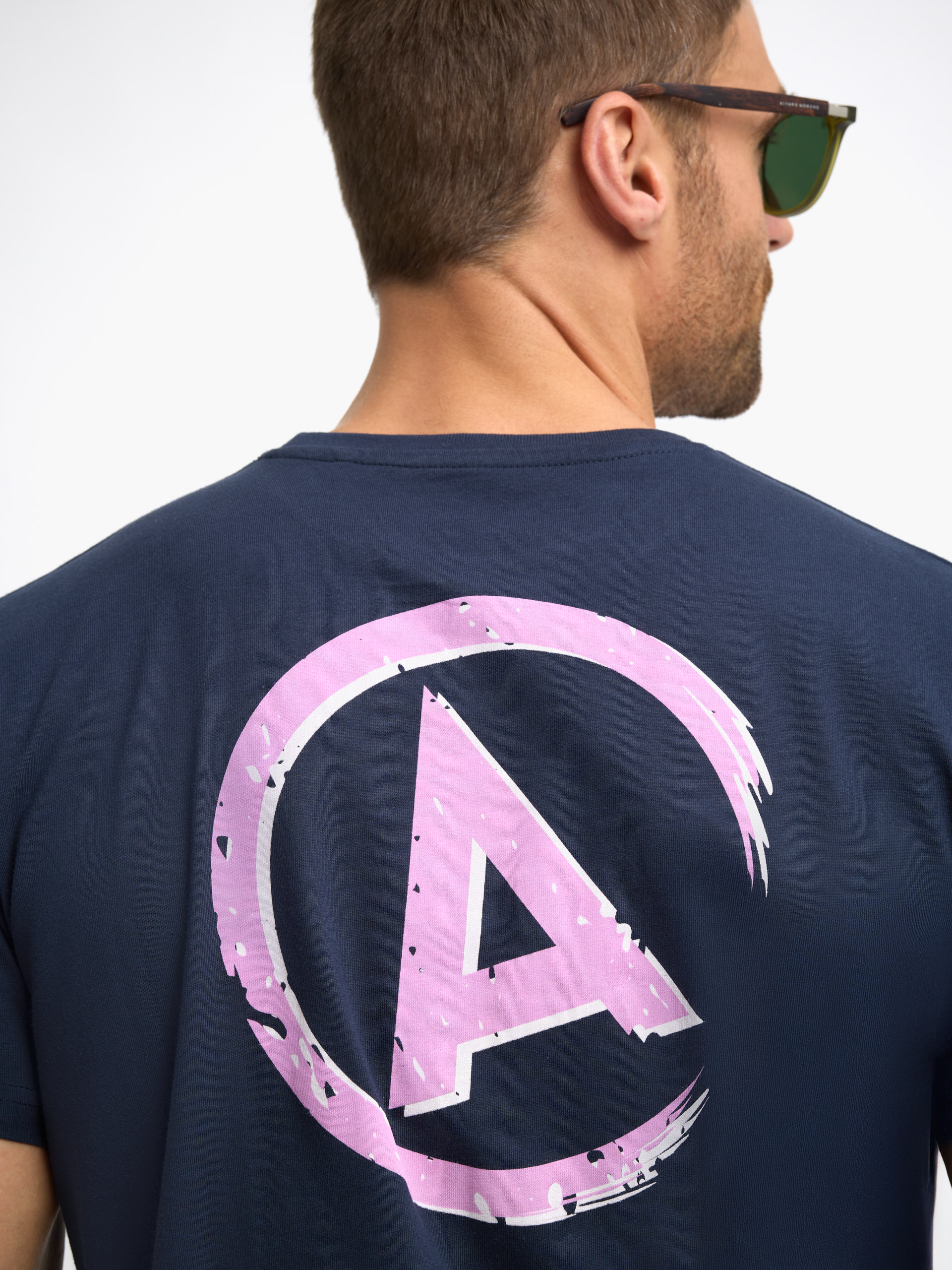 CAMISETA LOGO AZUL MARINO