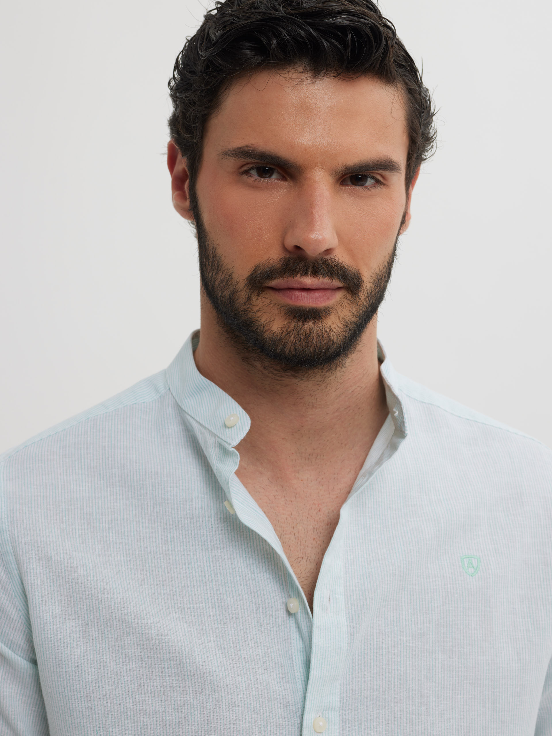 camisa-lino-mao-verde-agua