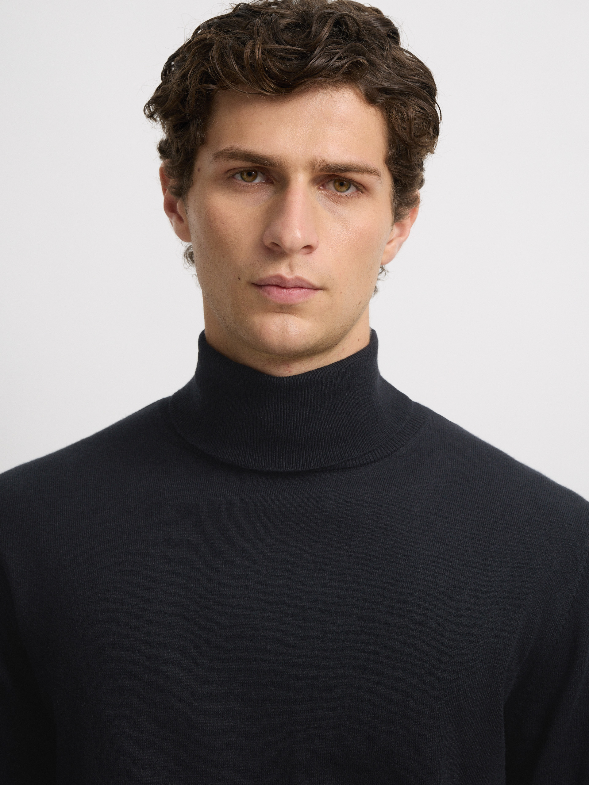 JERSEY ROLL COLLAR