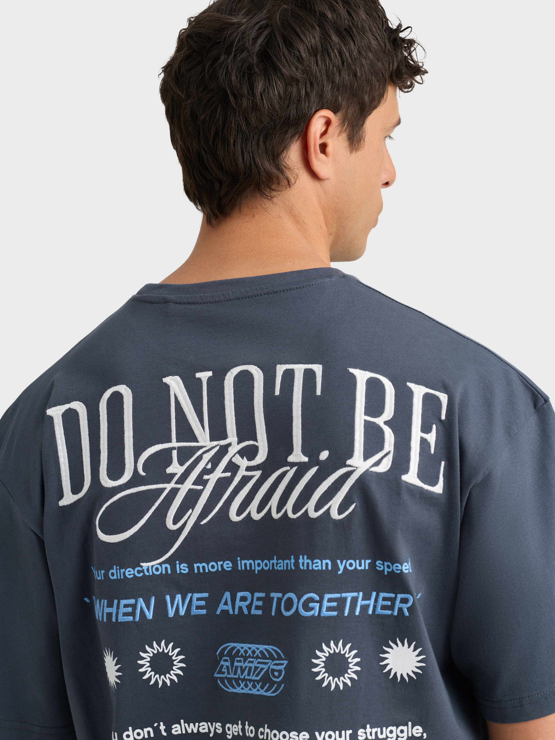 CAMISETA AFRAID AZUL MARINO