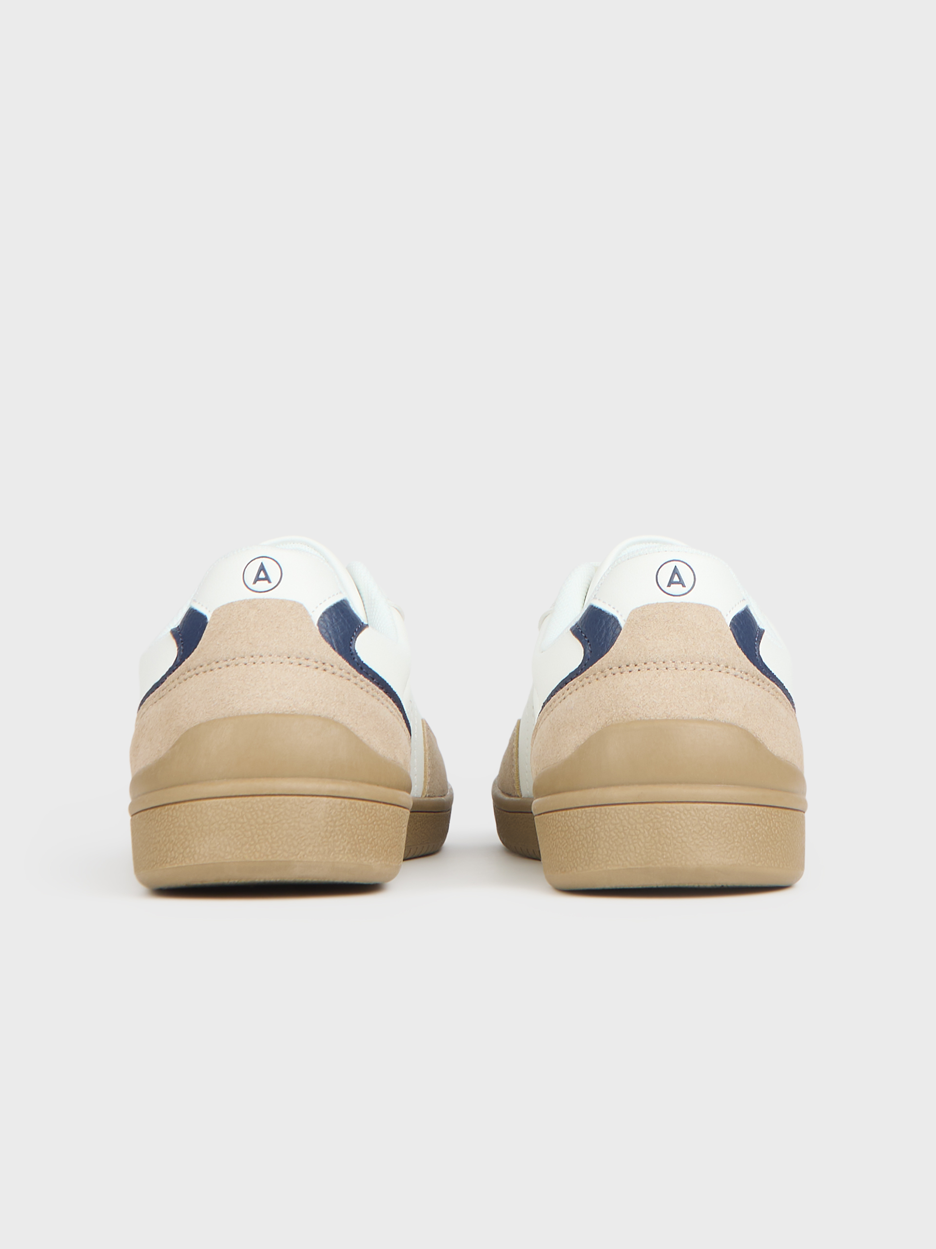 SNEAKERS BREAK